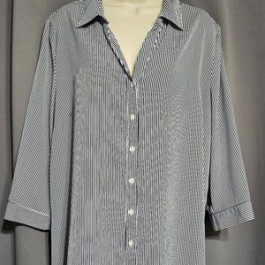 Prescott Women's button-up tunic style blouse.